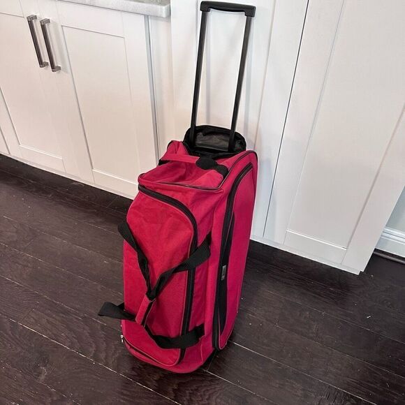 Tag Rolling Duffel Travel Suitcase with Extendable Handle and Toiletry Case Red - Picture 2 of 6